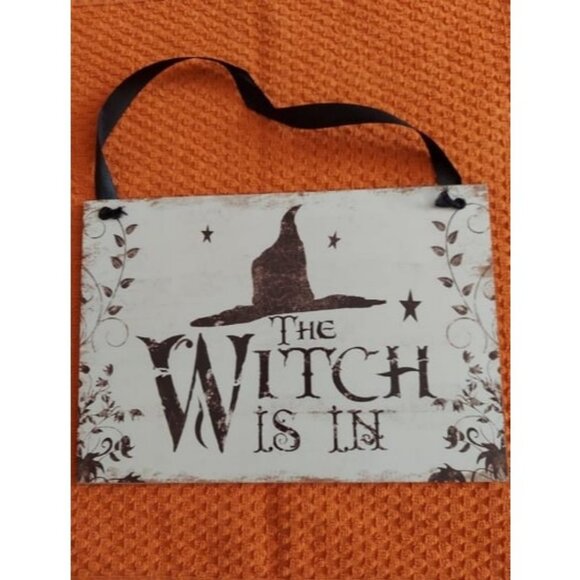 Halloween Hanging Welcome Sign Trick or Treat Wooden Plaque Board - Picture 1 of 1